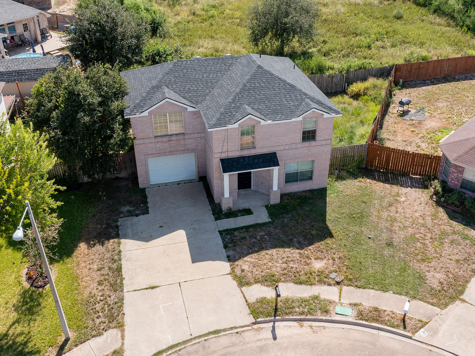 3 bed, 2.5 bath, 1735 sqft, $1,895 — Photo 2