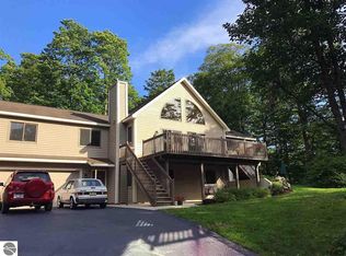 3041 S Blake Ln, Lake Leelanau, MI 49653