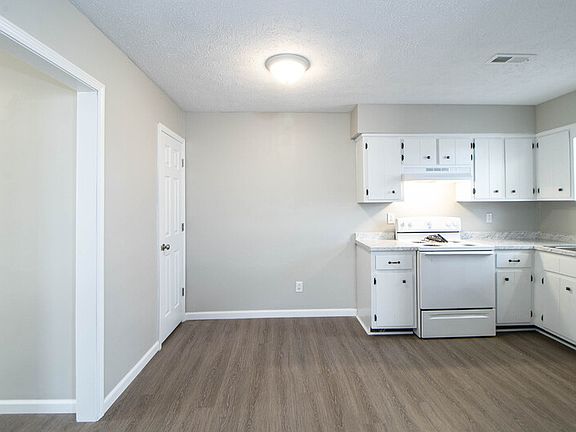 5th image of 404-11 Thompsonville Ln