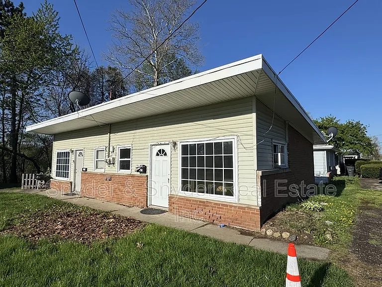 2350 Newton St — Photo 1