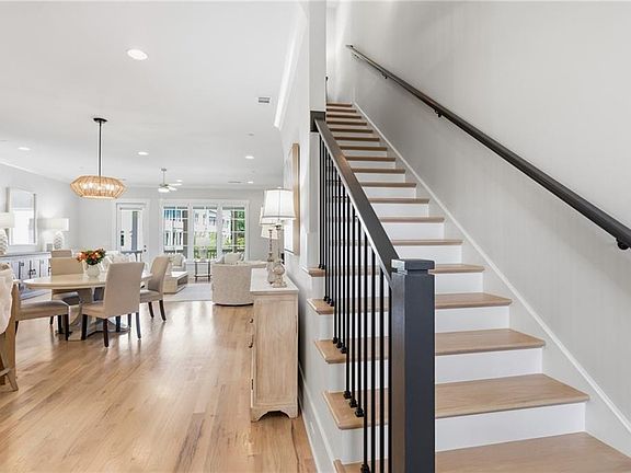 4th image of 1015 Endeavour Ct