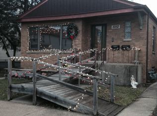 2252 Collins St, Blue Island, IL 60406
