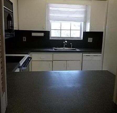4th image of 2200 NE 36th St APT 1