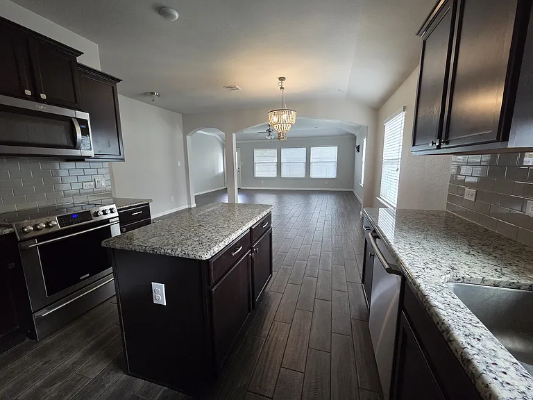 945 Cypress Ml — Photo 5