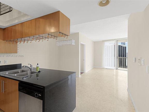 4th image of 1750 N Bayshore Dr #2414