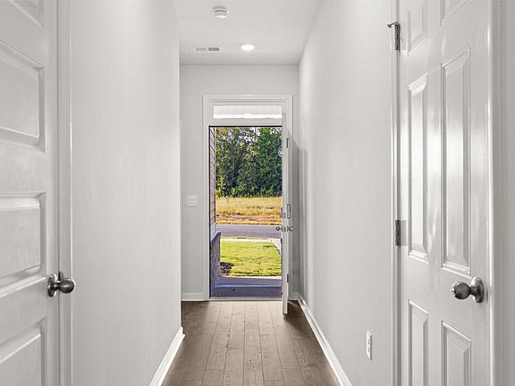 5th image of 618 Quartz Ln