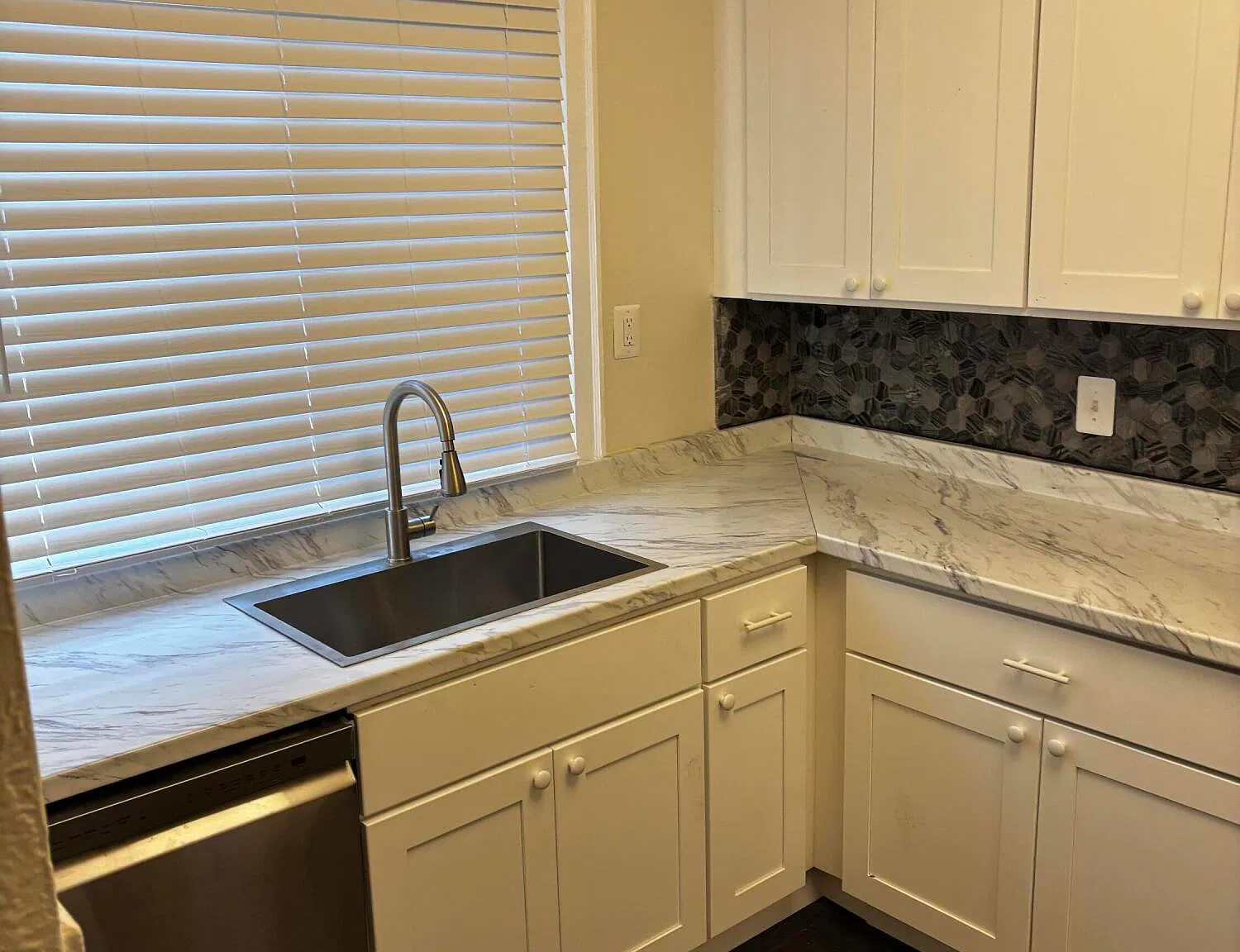 2 bed, 1.5 bath, 1205 sqft, $1,350 — Photo 4