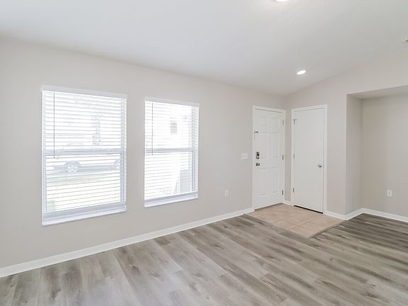 4th image of 2437 Brownwood Dr