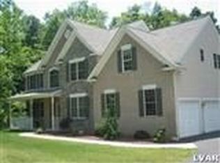 165 Treetop Dr, Bangor, PA 18013