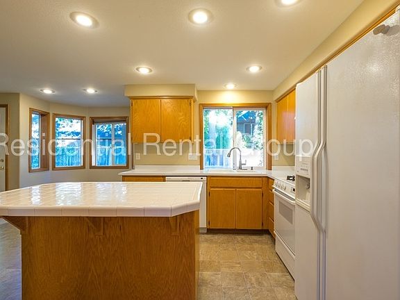 5th image of 2530 NE Anna Ave