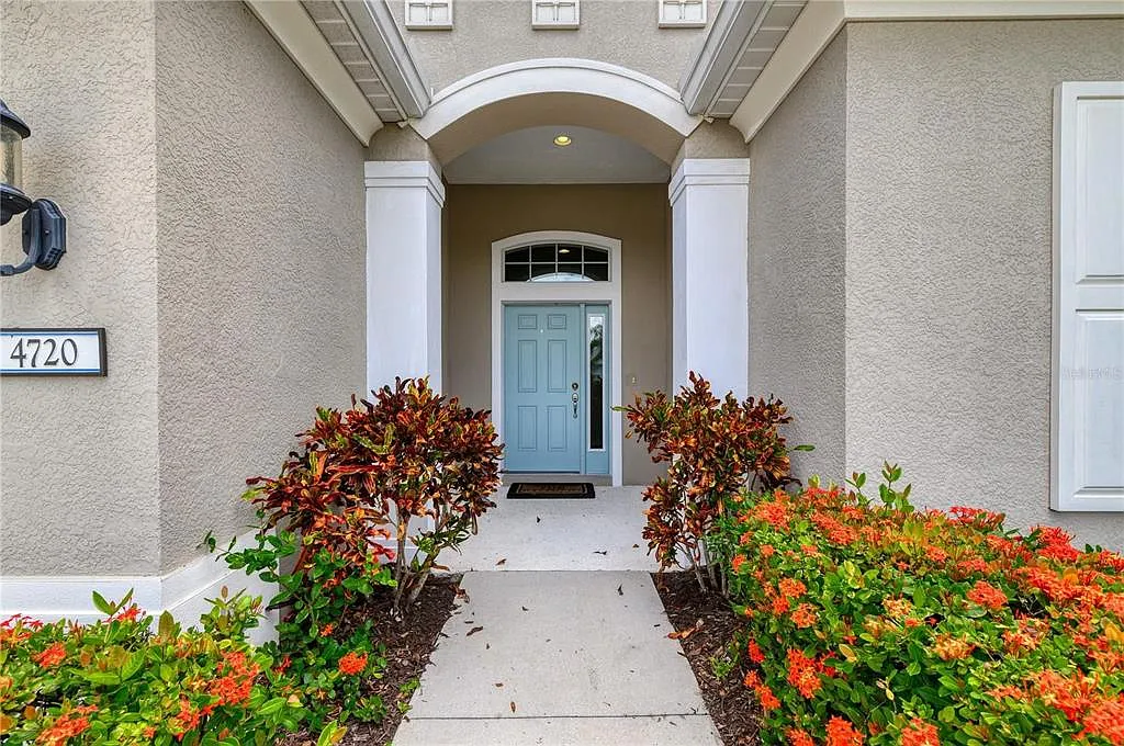 3 bed, 2.0 bath, 2200 sqft, $3,845 — Photo 2