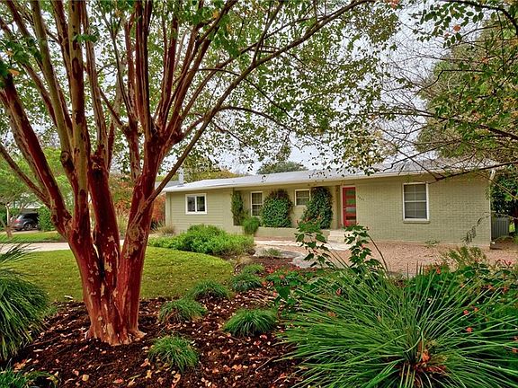 3rd image of 2803 Oak Park Dr