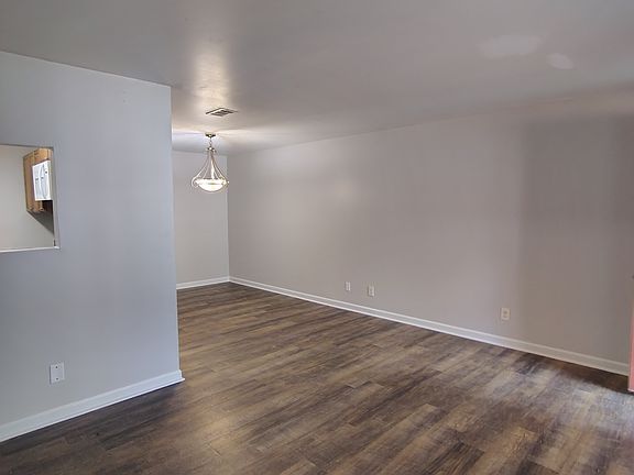 4th image of 425 Cambout St #1