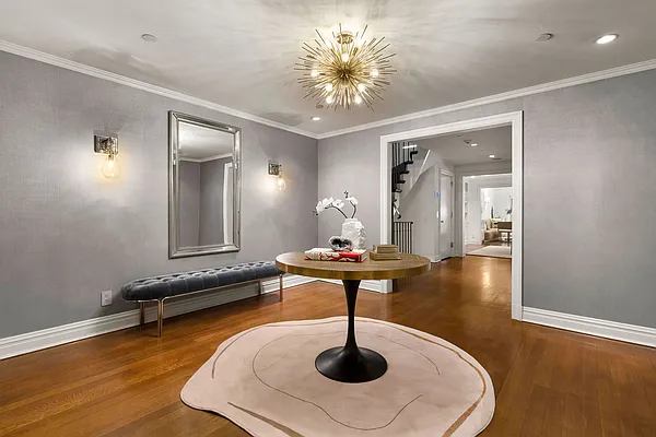 Sold by Sloane Square | media 20