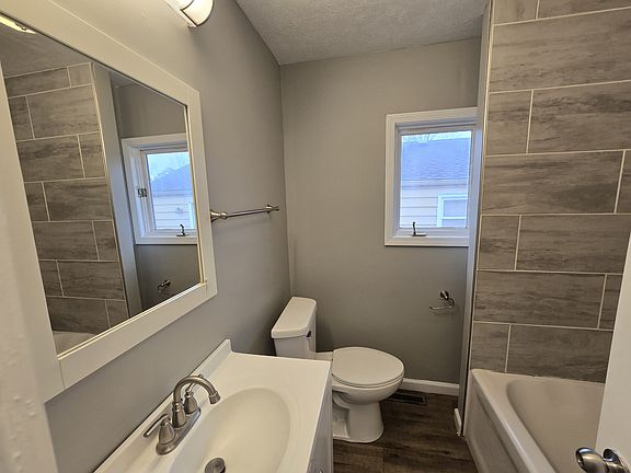 4th image of 132 E Edgar Ave