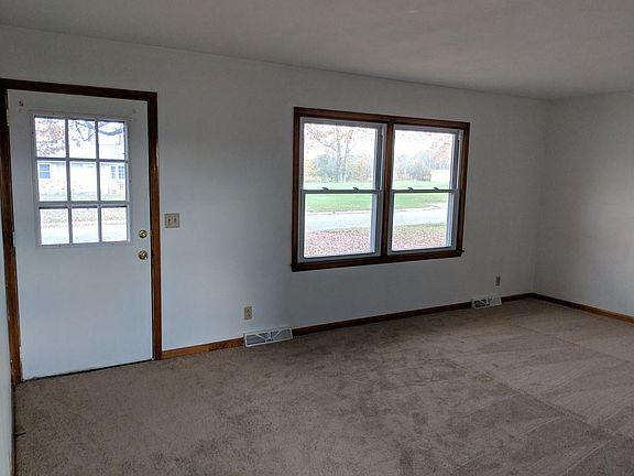 3rd image of 902 Cloverdale Ave