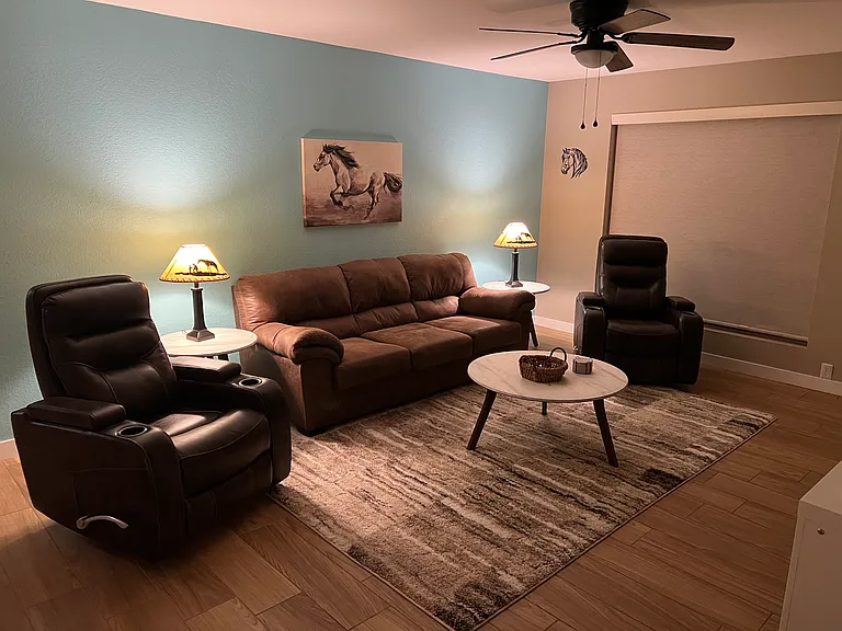 1814 W Kerry Ln — Photo 7
