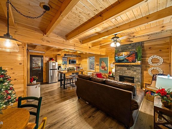 3rd image of 2385 Alpine Village Way