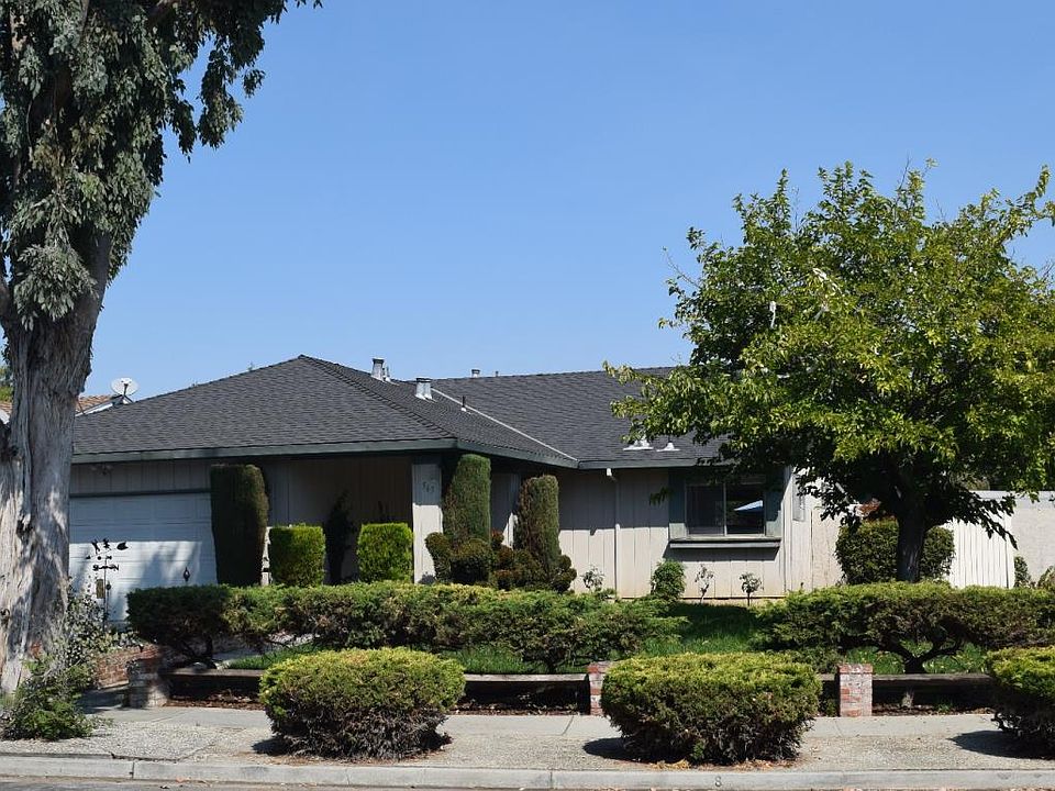 1st image of 565 Gaundabert Ln