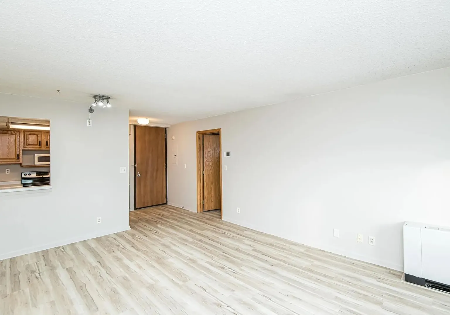 Condo for Rent — Photo 4
