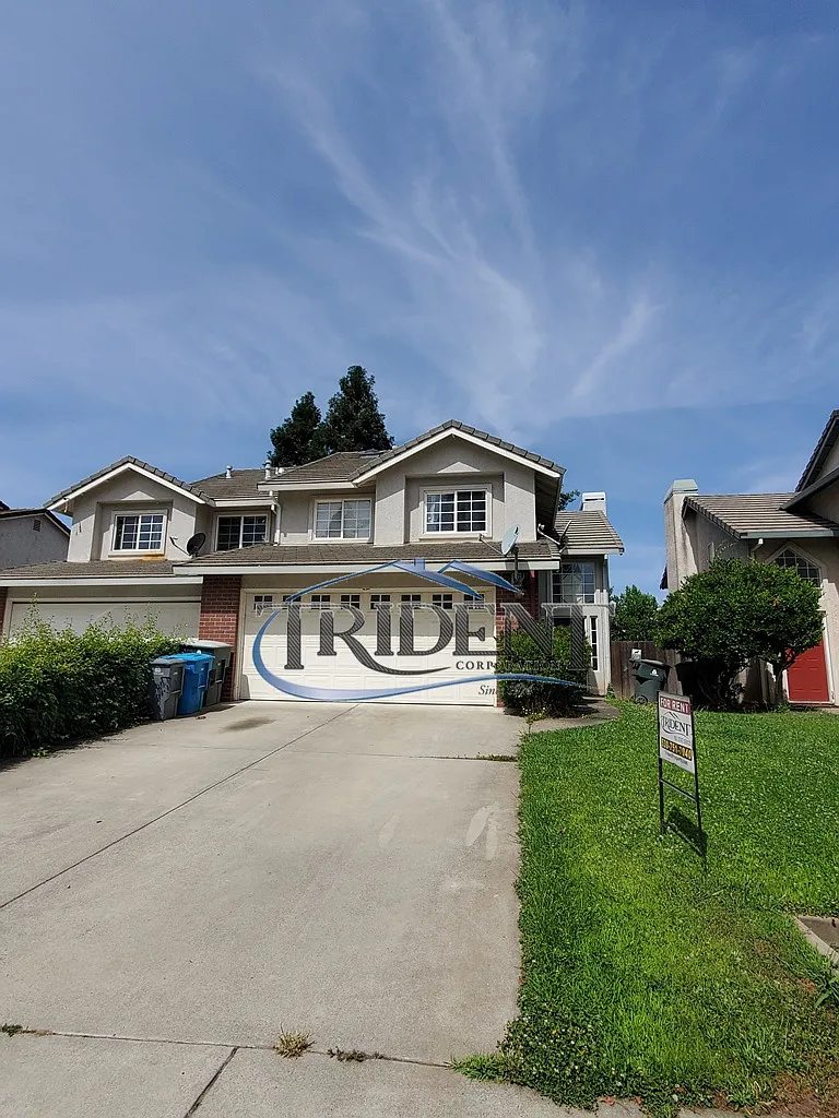 3 bed, 2.5 bath, $2,200 — Photo 1