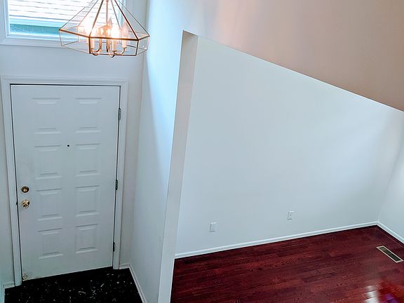 4th image of 43 Knutsen Dr