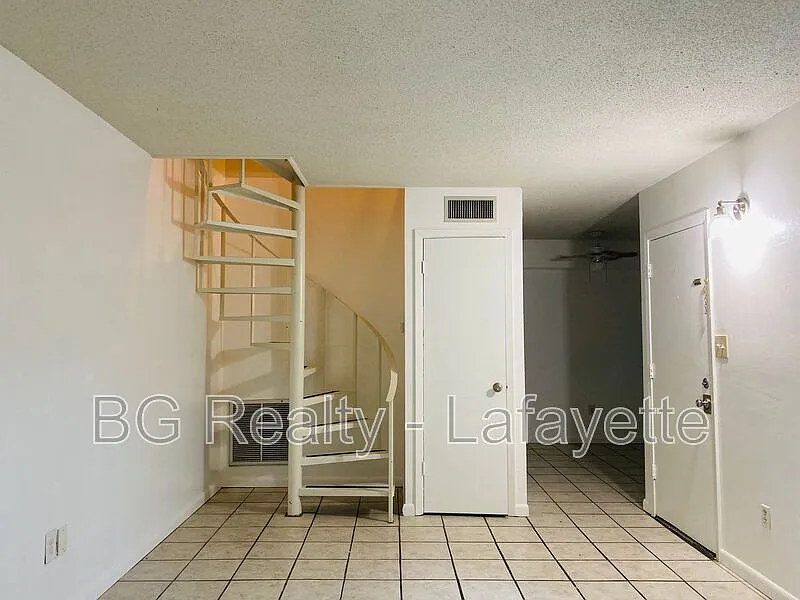 2 bed, 1.5 bath, 950 sqft, $875 — Photo 3