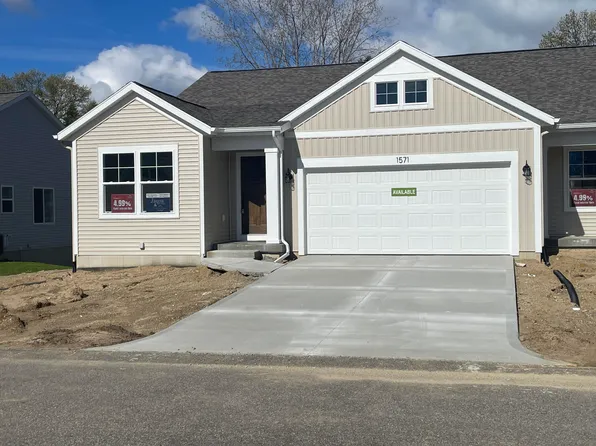 1571 N Village Cir, Kalamazoo, MI 49009