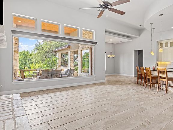 5th image of 1009 Club House Rd
