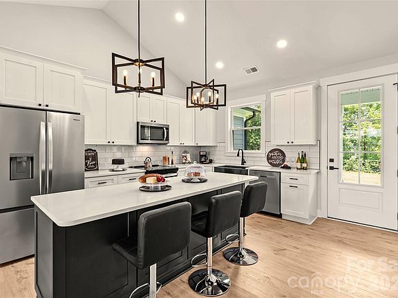 2nd image of 1205 Coppergate Dr