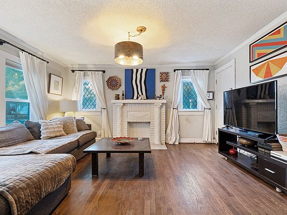 4th image of 2732 Ivandell Ave