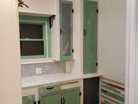 3rd image of 4577 33rd St