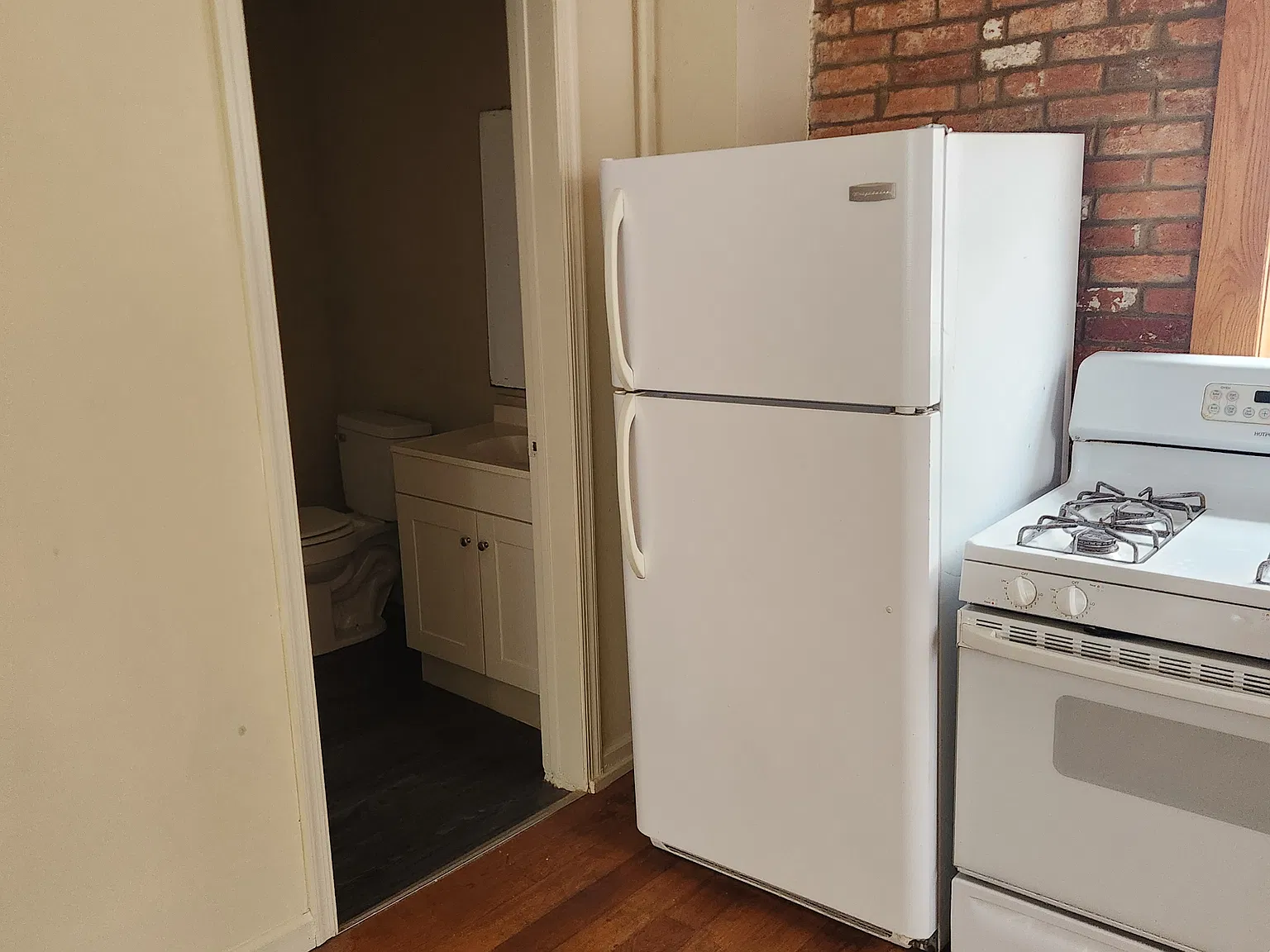 Studio, $1,000 — Photo 3