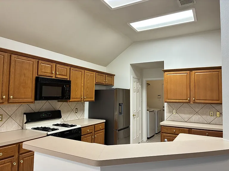 8910 Aber Trail Ct — Photo 10