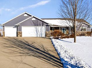 9410 Memory Ln, Neenah, WI 54956