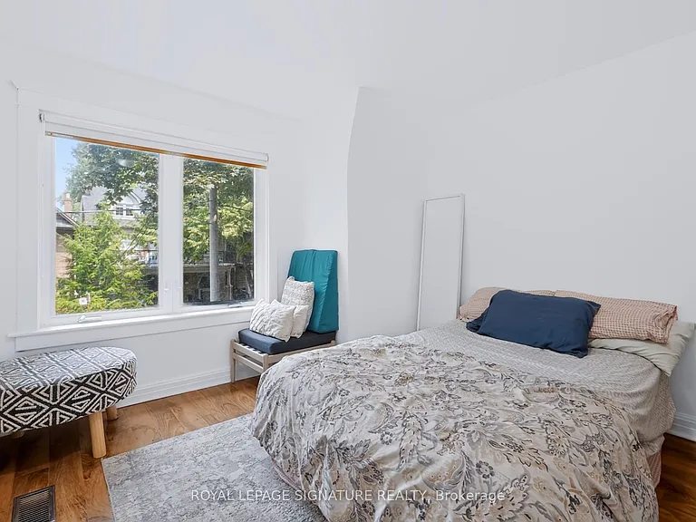 37 Strathcona Ave — Photo 23