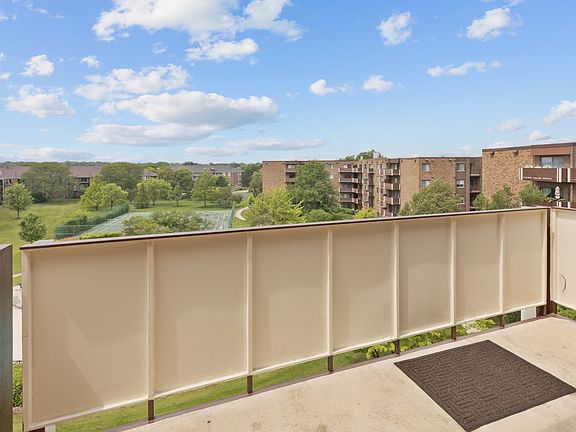 5th image of 850 Wellington Ave Unit 507