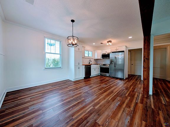 2nd image of 1108C Washington St