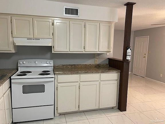 5th image of 2421 Vine Ave