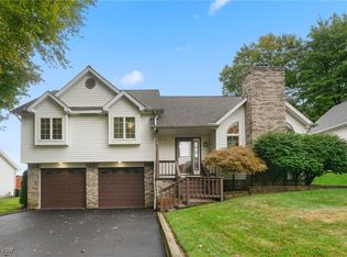 345 Raymond Dr, Hubbard, OH