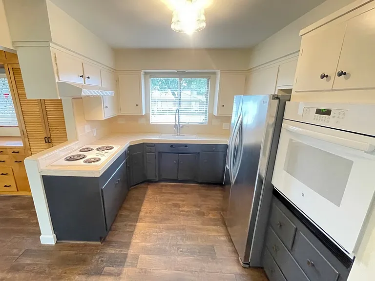 6001 S Land Park Dr — Photo 5