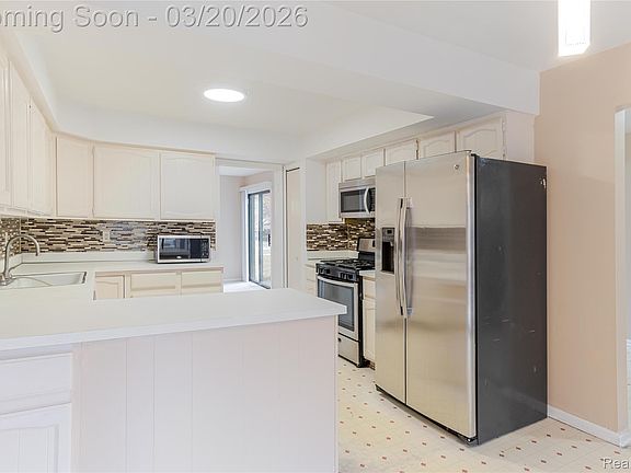 5th image of 29332 Wellington Rd W