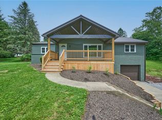 122 Springhouse Dr, Butler, PA 16001