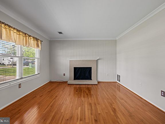 4th image of 7543 Braemar Ct
