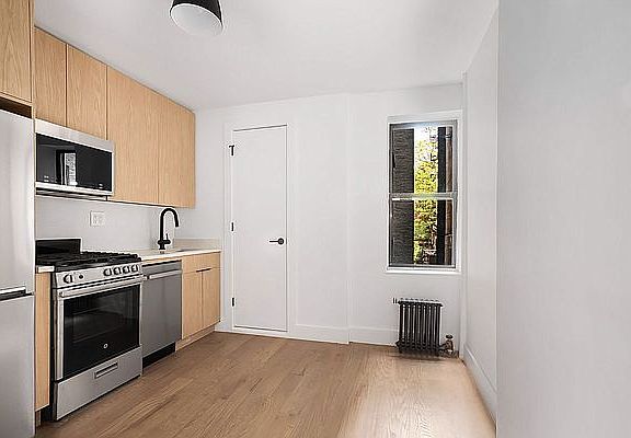 4th image of 110 8th Ave #5R
