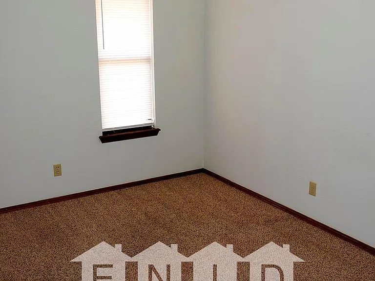 2513 E Cedar Ave — Photo 8