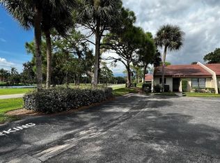 3677 Longmeadow #16, Sarasota, FL 34235