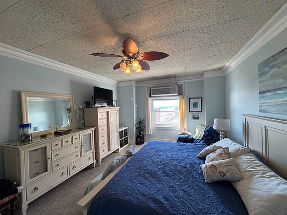 4th image of 2721 Boardwalk #720