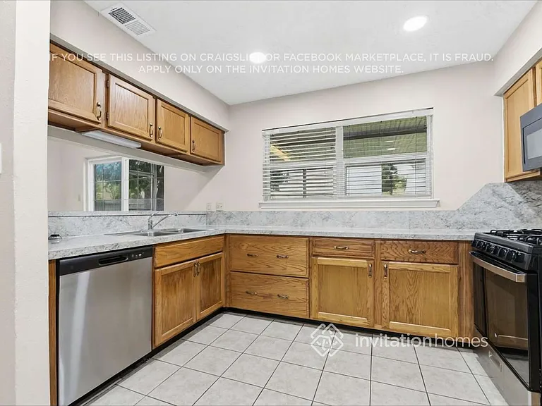10514 Wayward Wind Ln — Photo 10