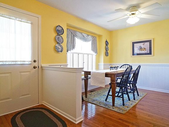 4th image of 240 Woodfield Square Ln